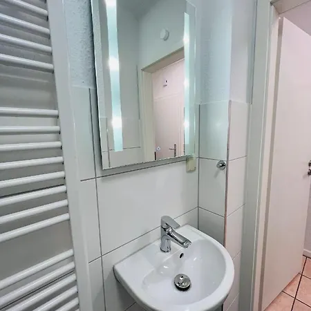Apartmán 1-2 Pers Nur 0,3 Km Zur Von Wuppertal-modern *